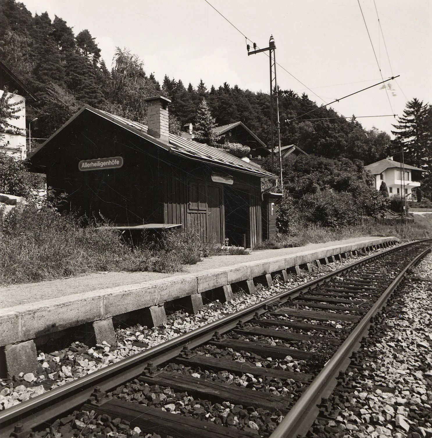 Am Bahnsteig: Allerheiligenhöfe