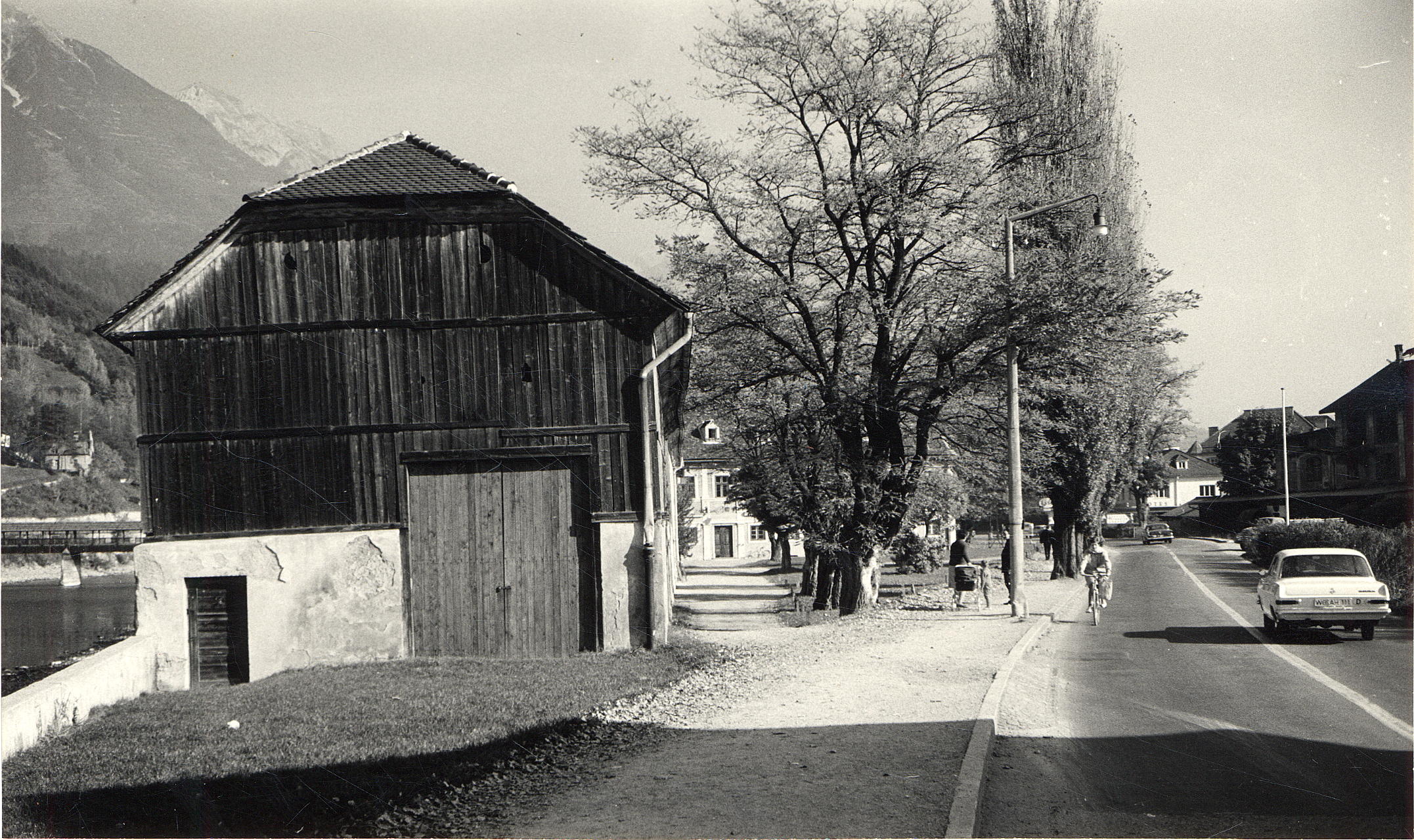 Ein Stadel, Ein Baum, Eine Straße