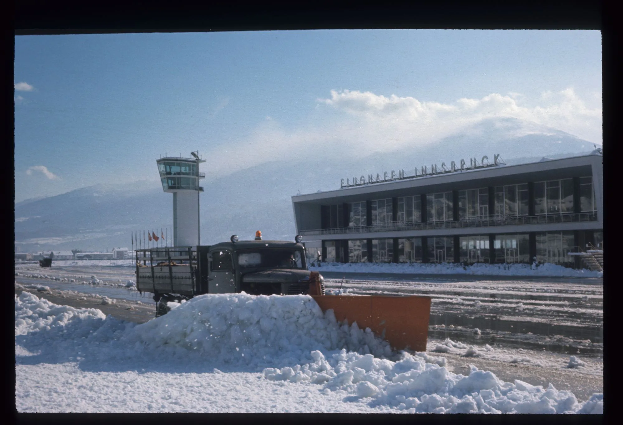 Schneeräumung Am Flughafen