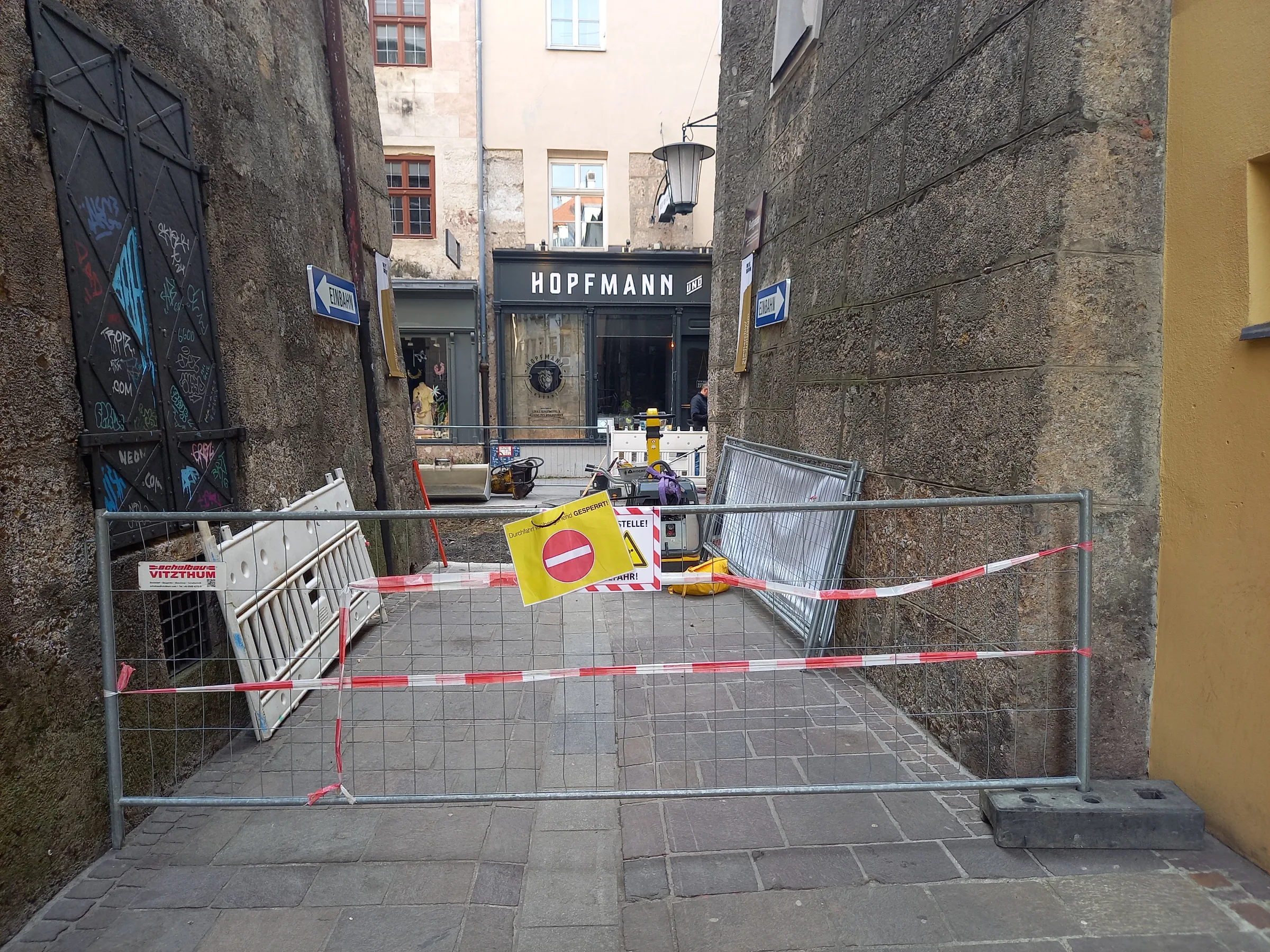 Besucher:innen-Hinweis