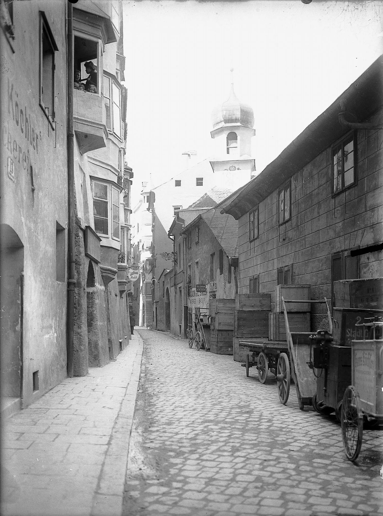 Ein Blick Zurück In Die Schlossergasse