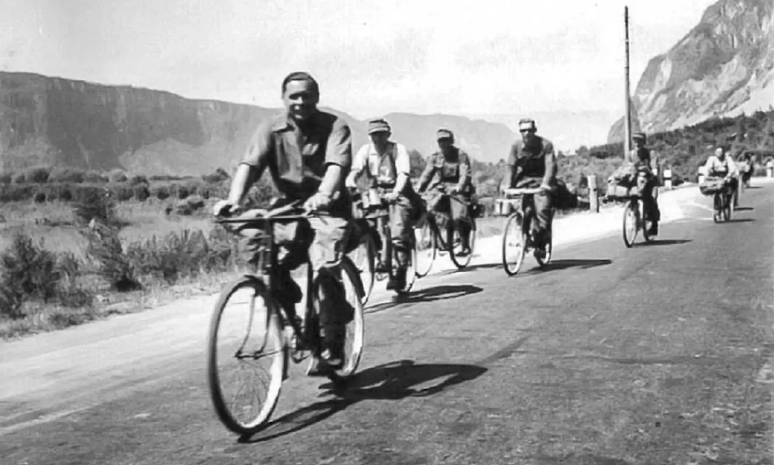 Die Internierung Von Kriegsgefangenen – POW Auf Dem Weg Zu Den Sammellagern