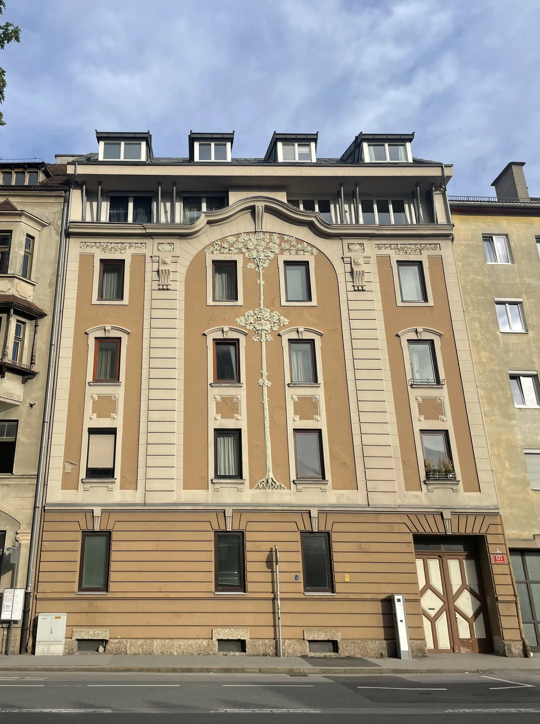 Ein Bäumchen Aus Stuck