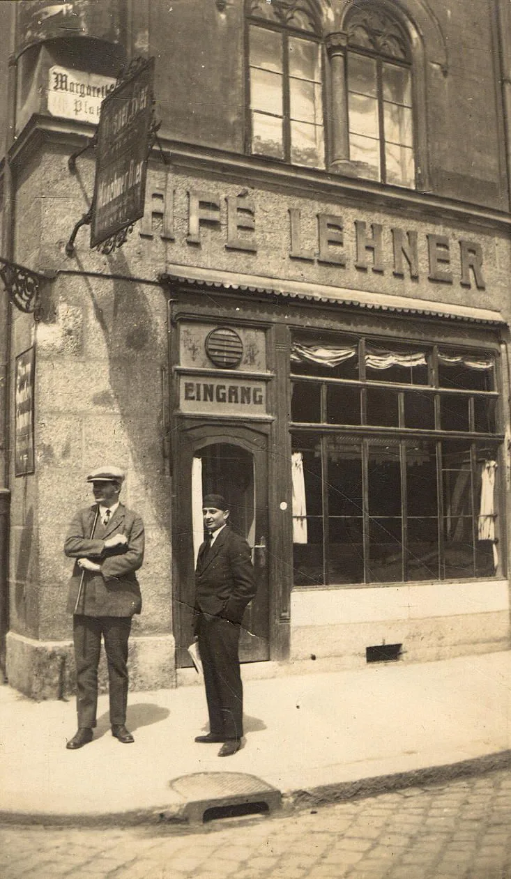 Ein Café Mit Bewegter Geschichte