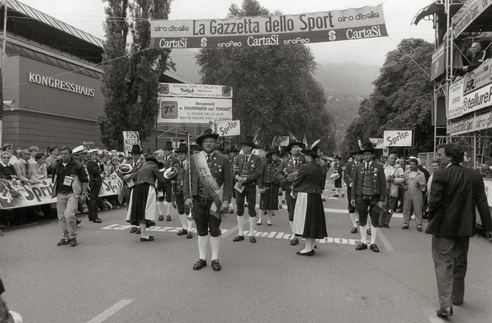 Trachten Und Italienrundfahrt – Ein Innsbrucker „Fest Des Radsports“