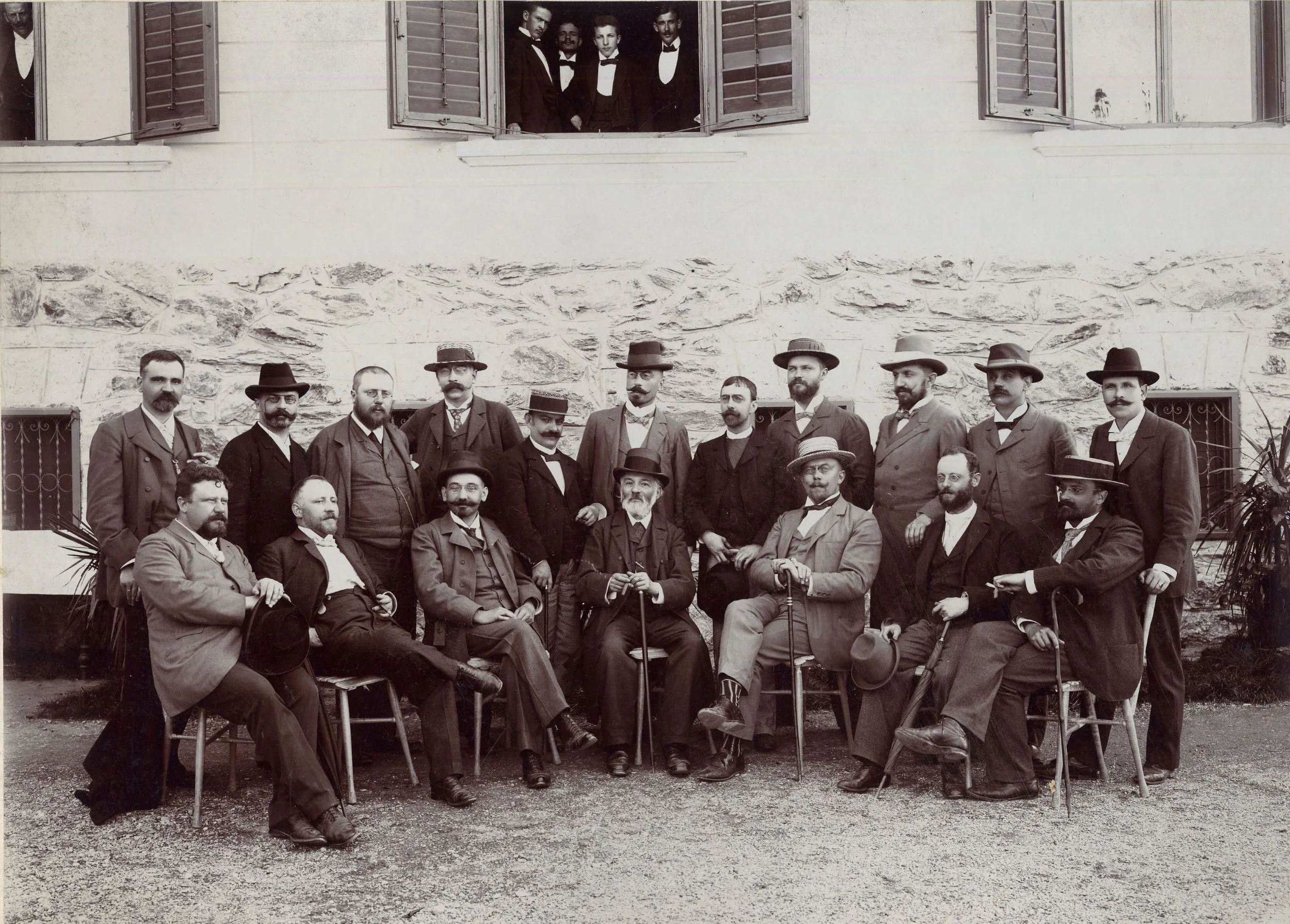 Rätselhafte Männerrunde