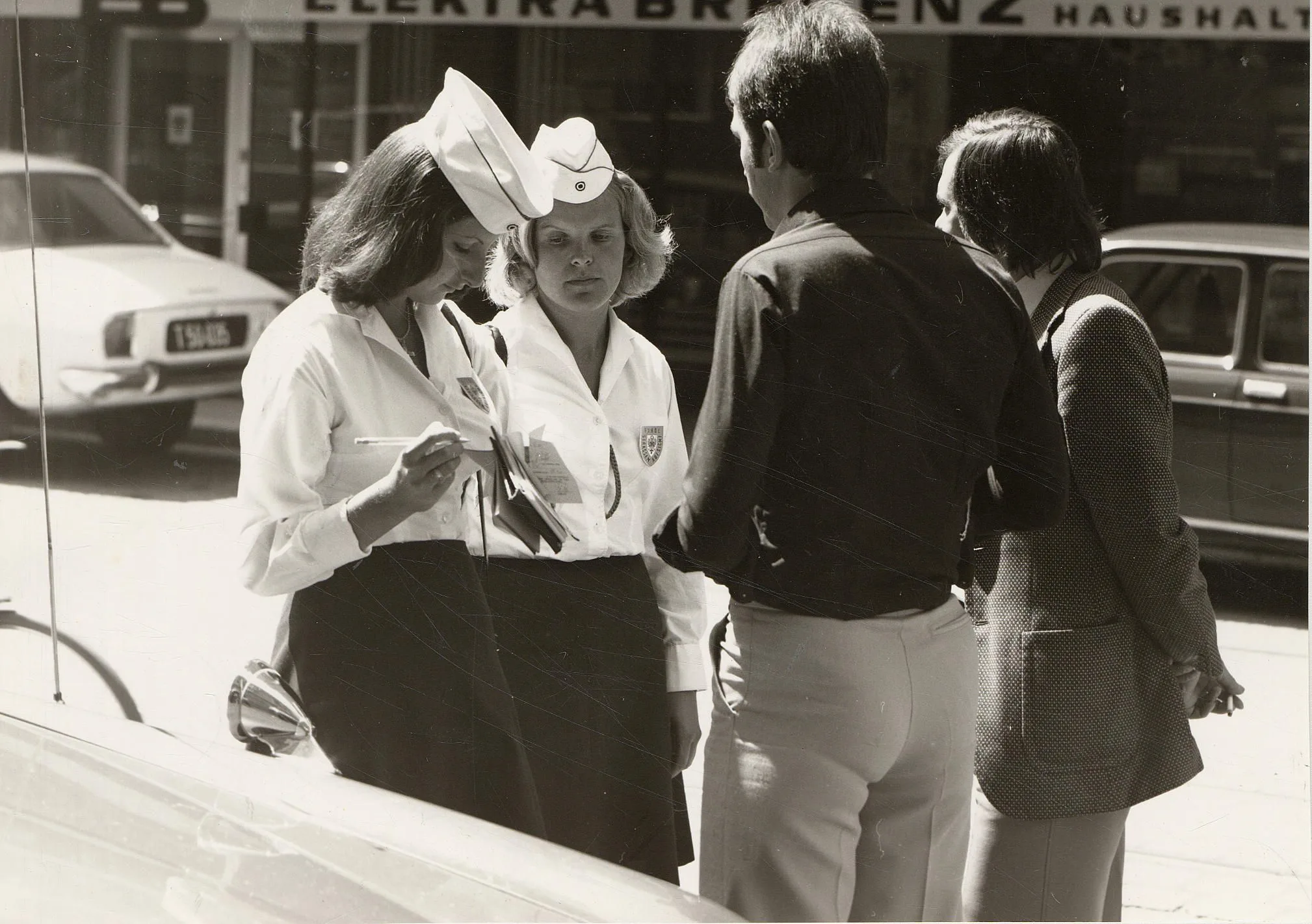 Von Polizisten Und Politessen