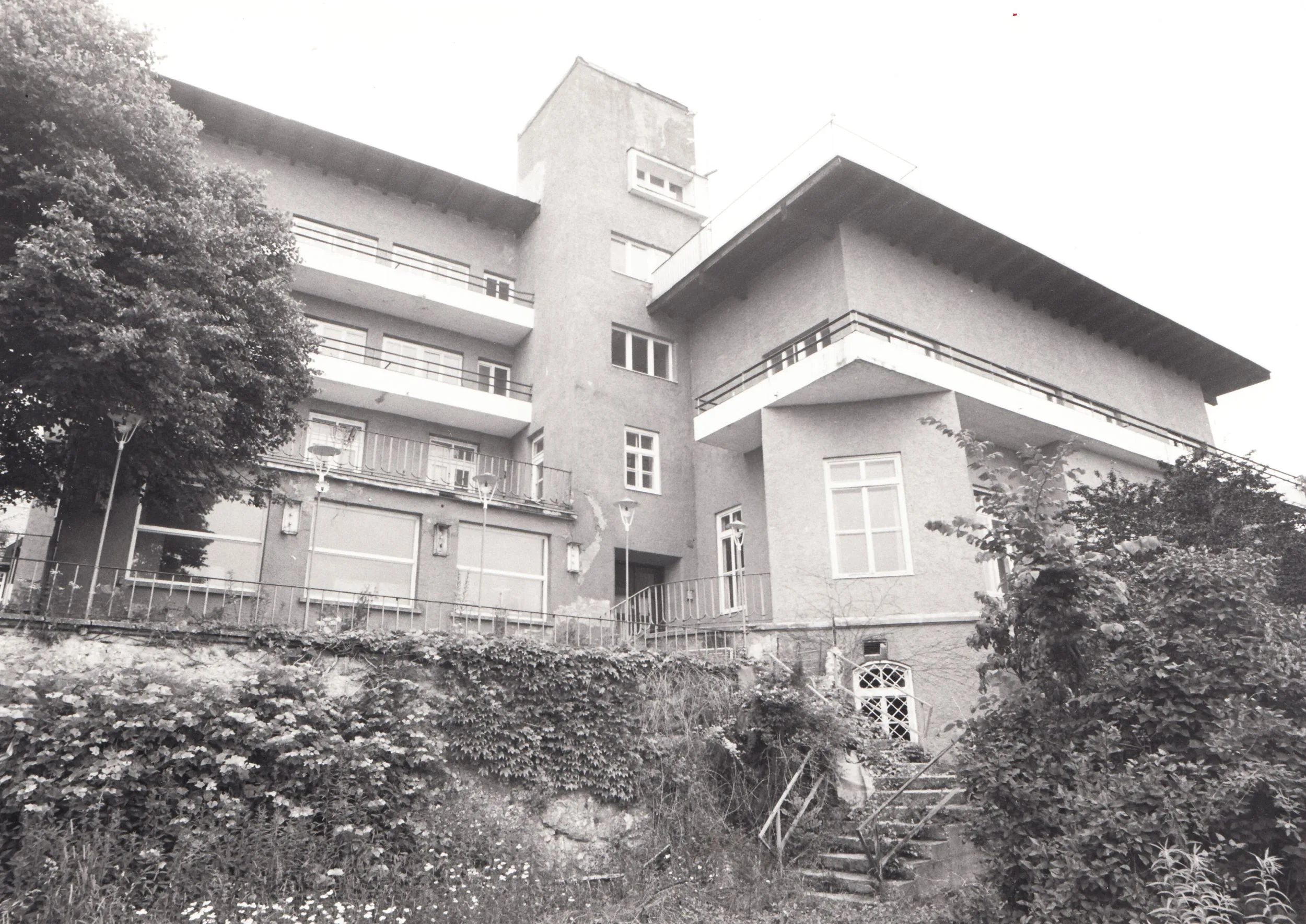 Von Der „Nobelruine“ Zum Wohngebäude