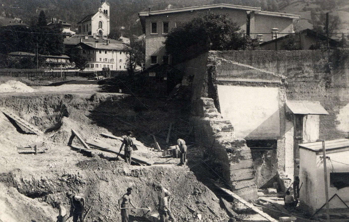 Eine Tiefe Grube In Mühlau