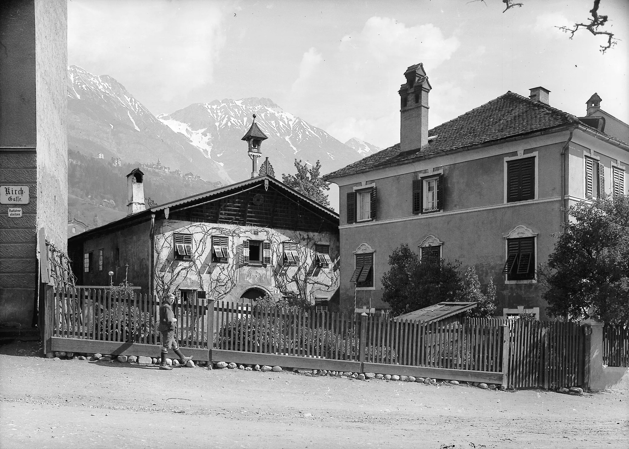 Zwei Häuser Und Ein Rätsel