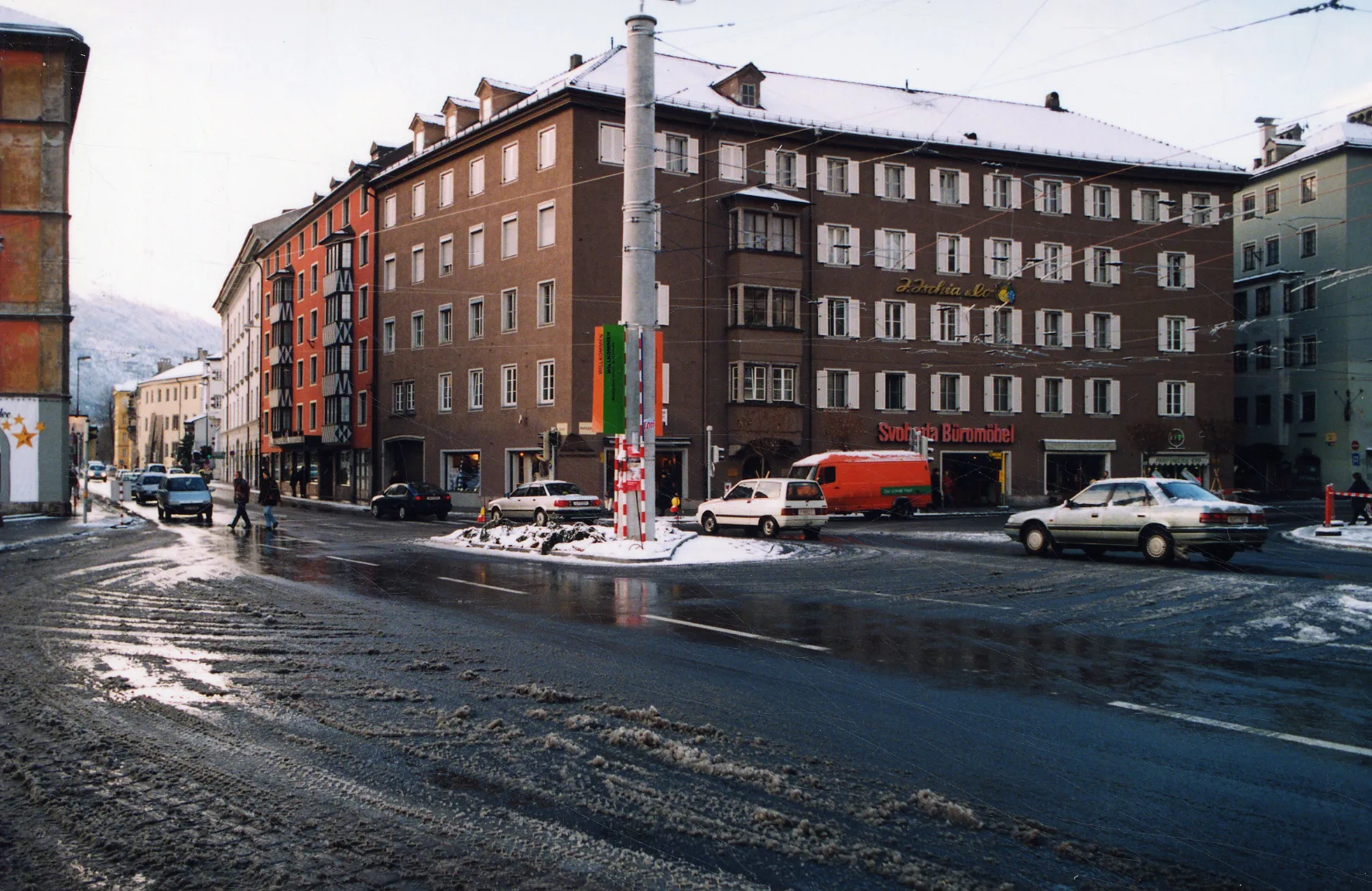 Die Terminal-Neubau-Foto-Ausbeutung Geht Weiter