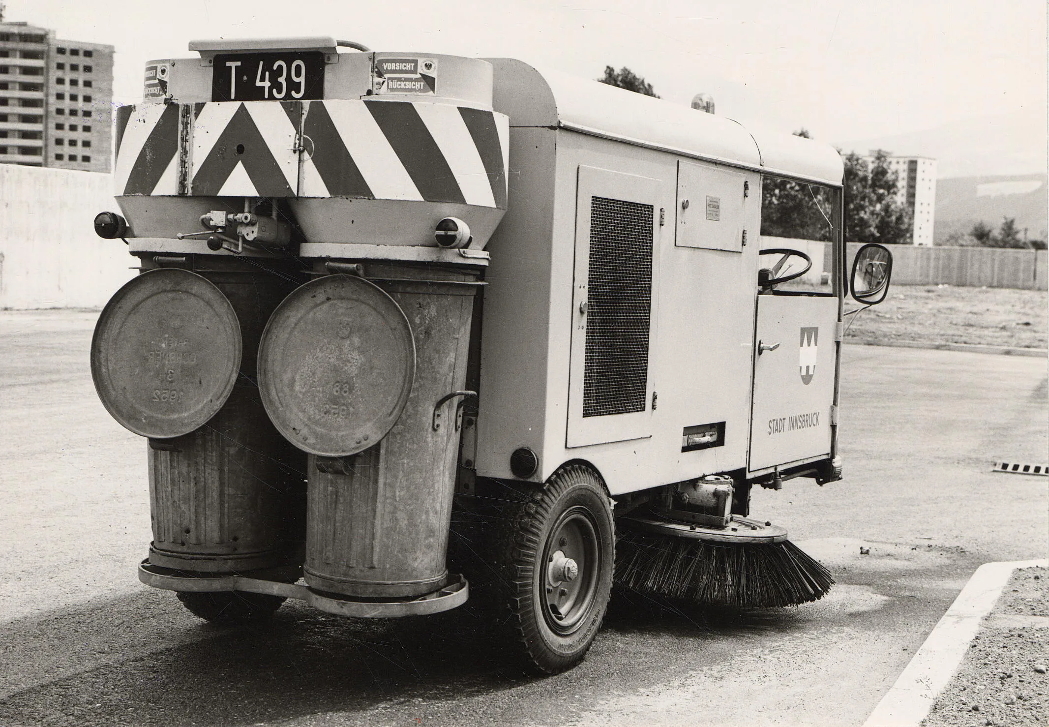 Ein Pony Mit Vier Rädern