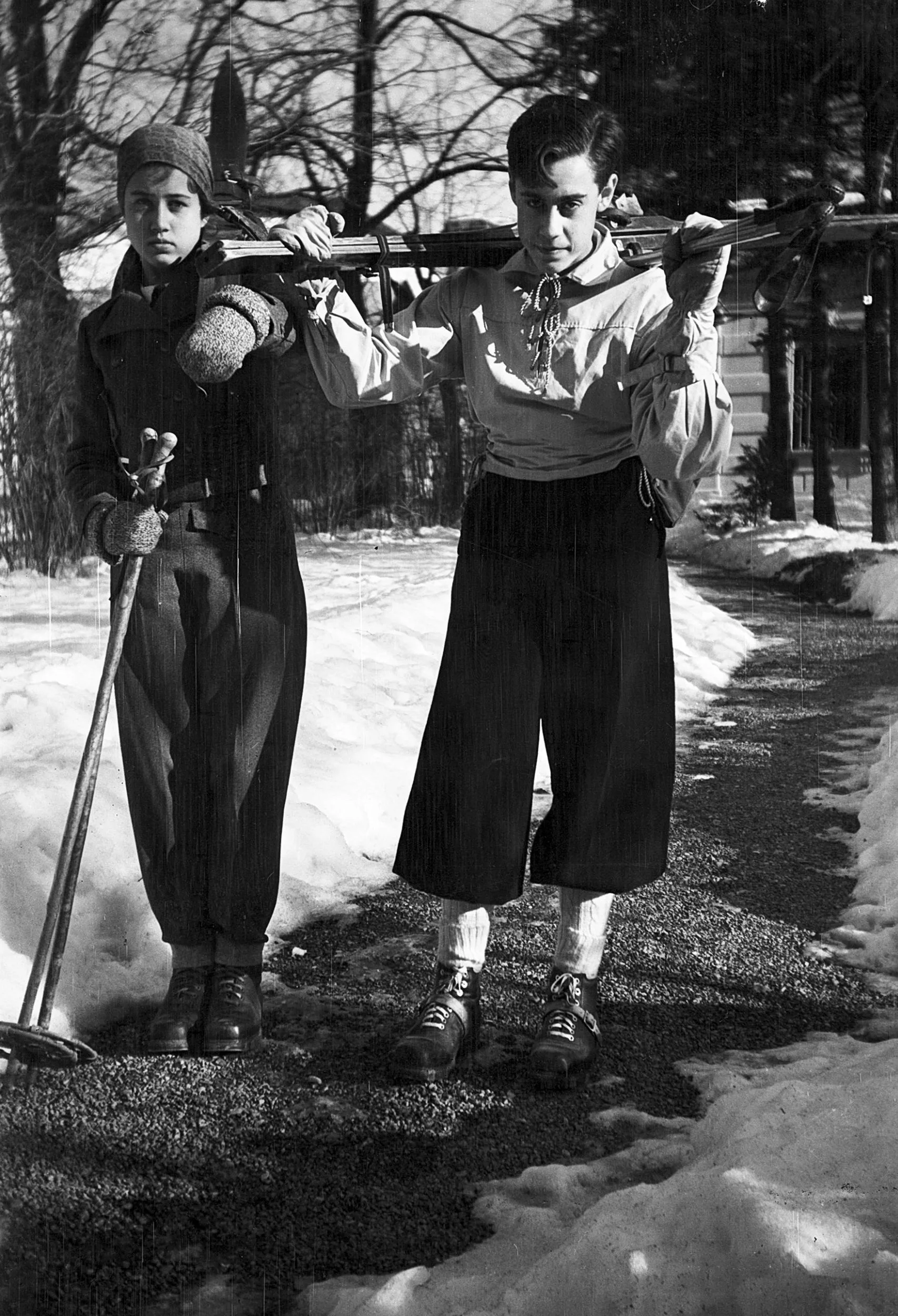 Zwei Bretteln Und Zwei Fragen