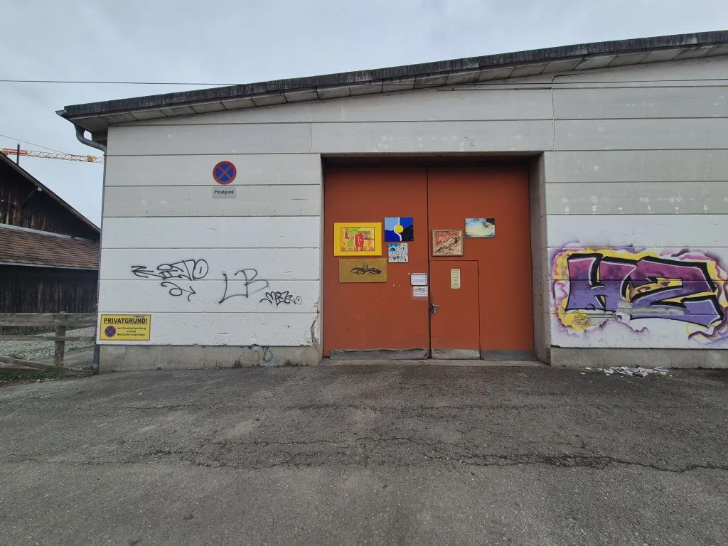 Eine Orange Tür Die Keiner Kennt?