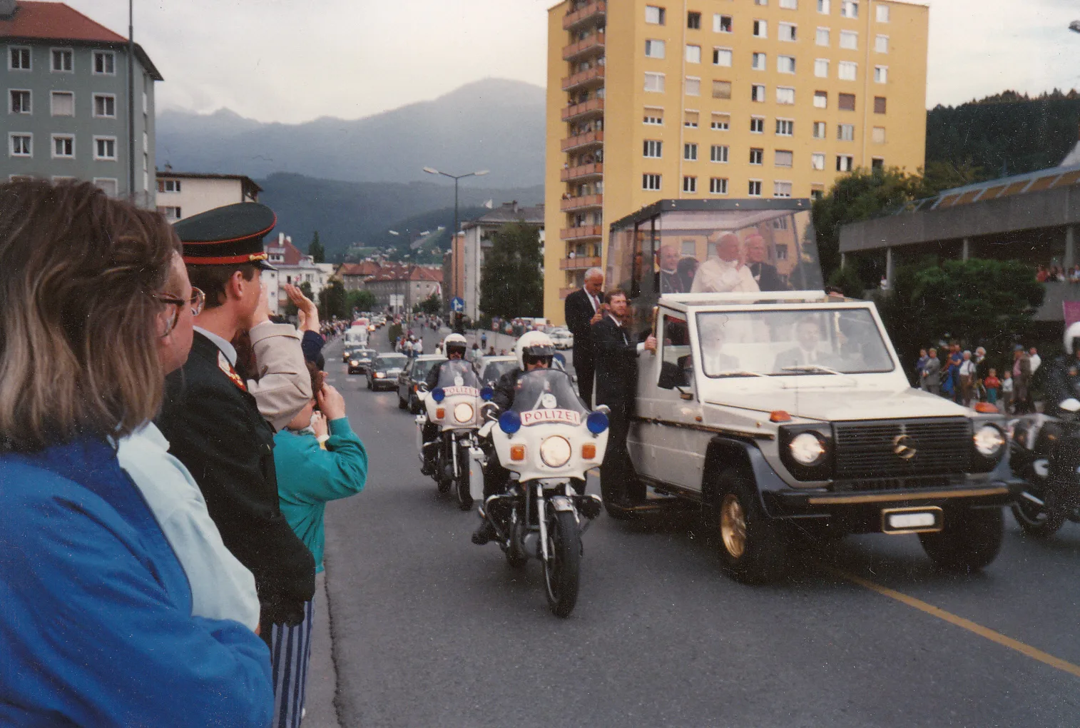 Mit Dem „Papamobil“ Durch Innsbruck