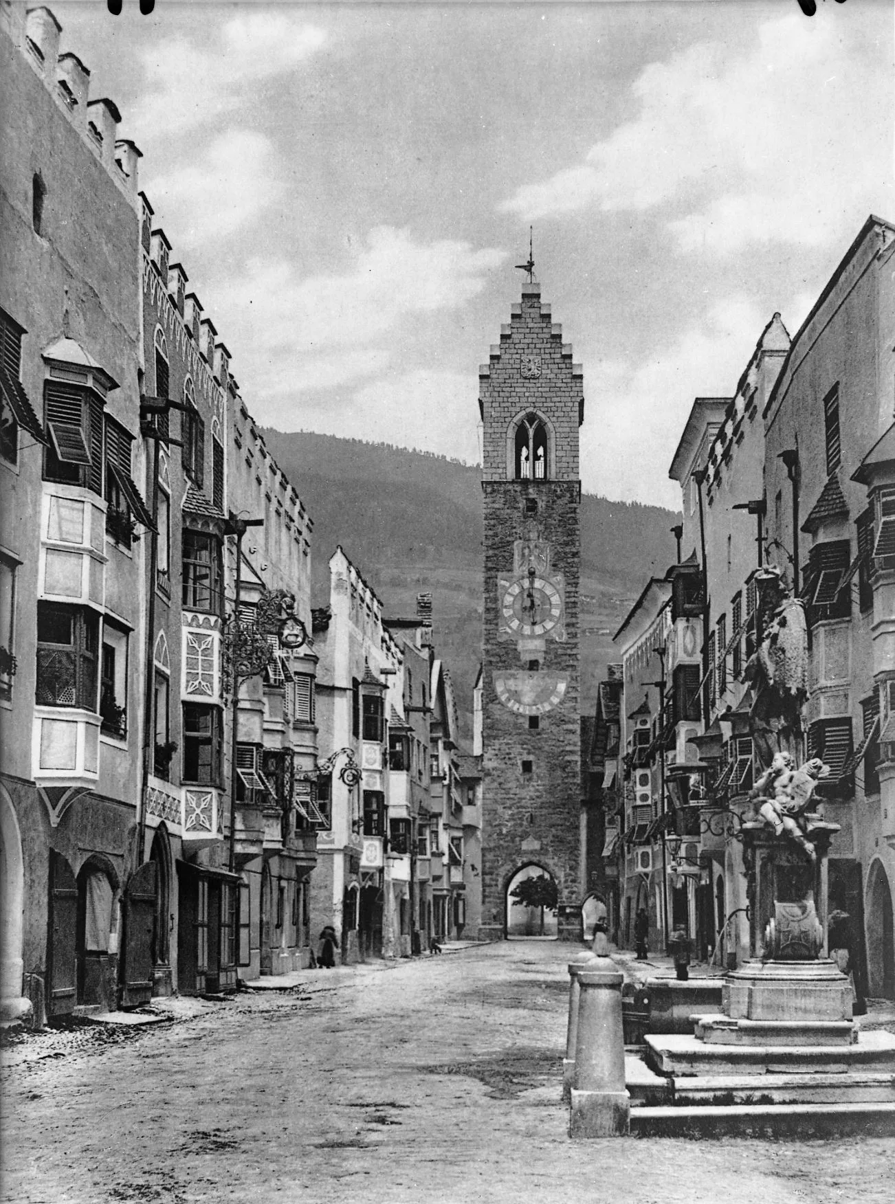 Schlägt´s Im Zwölferturm Auch Mal Dreizehn?